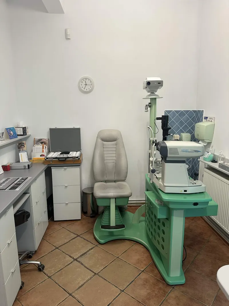 Gabinet optometryczny przy ul. Młyńskiej 9 w Chojnicach – stanowisko do badania wzroku